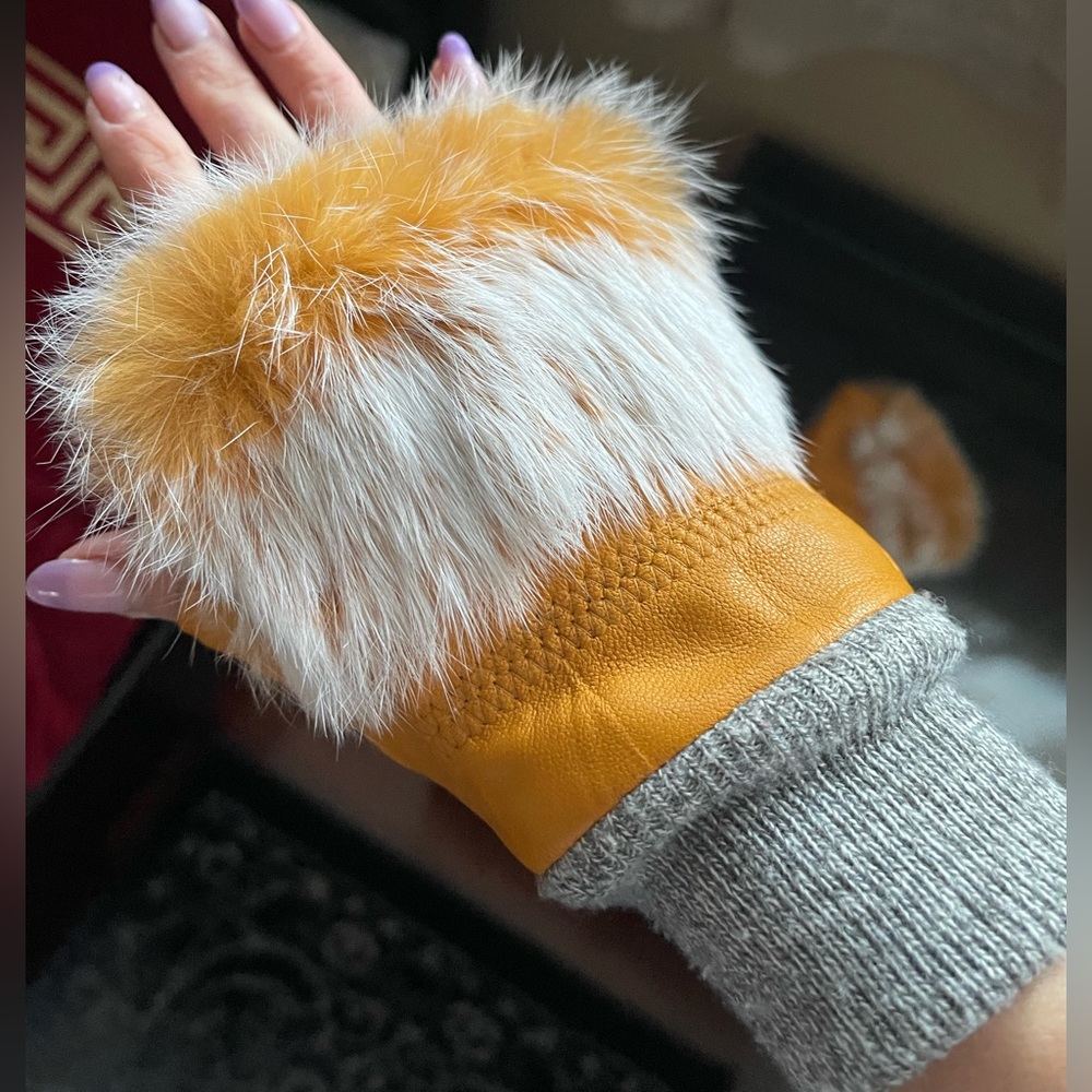 Women’s Gloves, half, leather with real fur, pre-owned, no tags